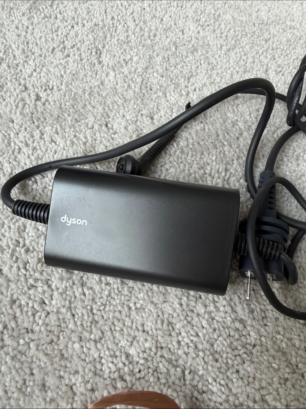Dyson Coralle Hair Straightener Flat Iron in Black and Fuchsia Charger & Stand - Picture 4 of 7